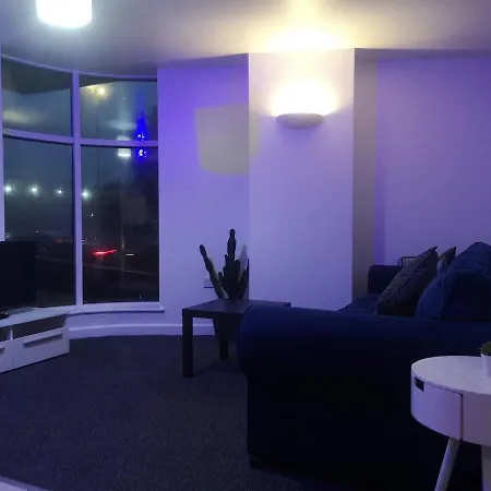 Modern 1 Bed Centre 布雷得佛