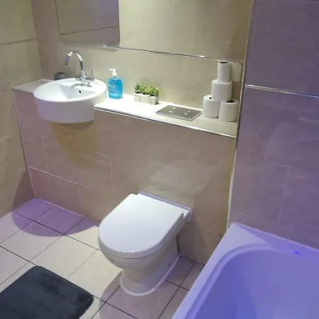 아파트 Modern 1 Bed Centre