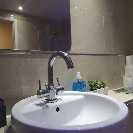 Modern 1 Bed Centre * 布雷得佛