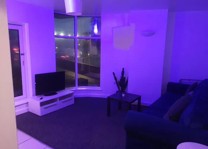 Modern 1 Bed Centre *