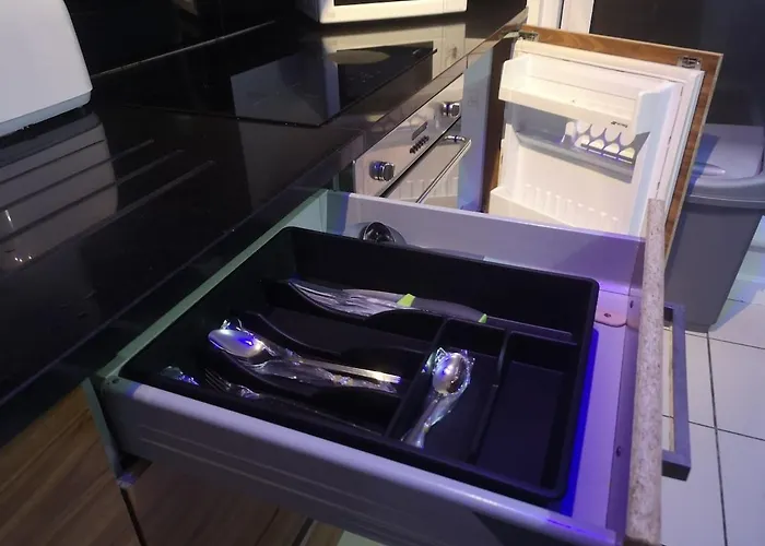 Modern 1 Bed Centre Apartment