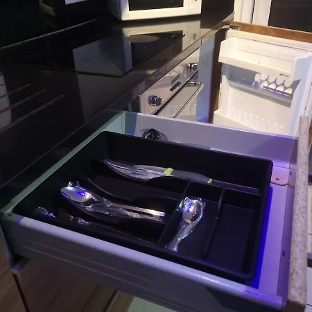 Modern 1 Bed Centre Apartment