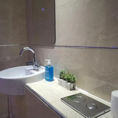 Modern 1 Bed Centre Bradford (West Yorkshire)